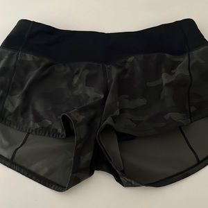 Camp Lululemon Speed Up 2.5” Shorts
